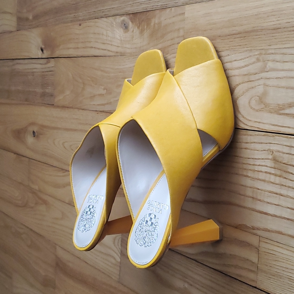 [SOLD] Vince Camuto Averessa Mules - Picture 3 of 6